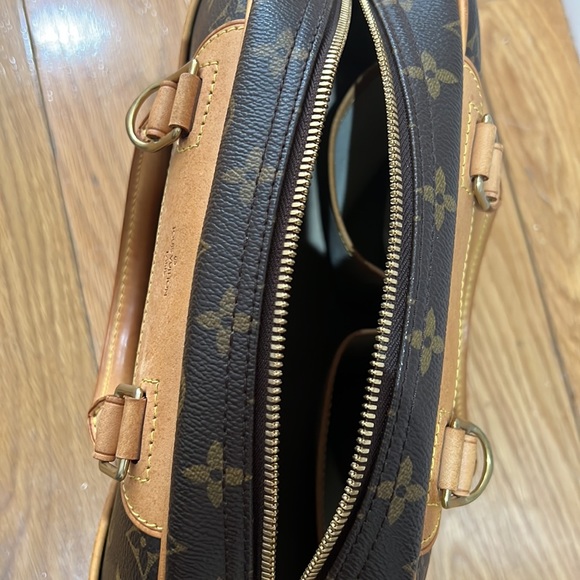 Louis Vuitton Monogram Bag - Picture 15 of 16